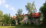 BK BRYZKA - budynek główny - widok od strony boisk